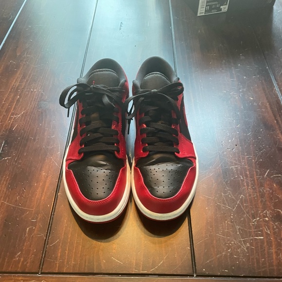 Nike Air Jordan 1 Low - Picture 3 of 4